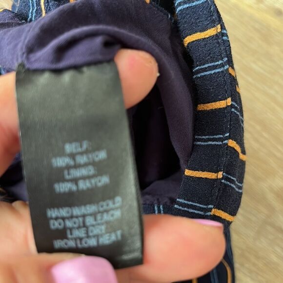 Lulus Navy Campbell Striped Cropped Pants. Size Medium - Picture 12 of 13